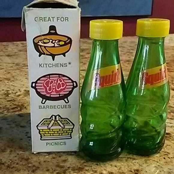 Vintage squirt salt & pepper bottles - Picture 4 of 4